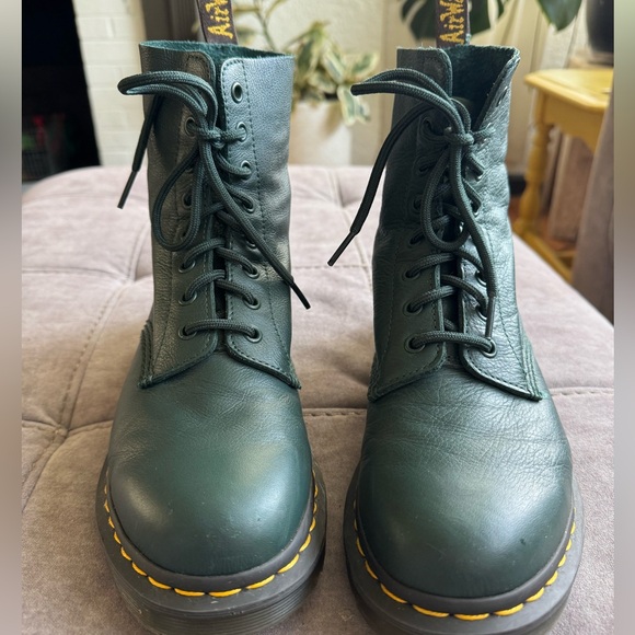 Iconic Dr. Martens Forest Green Leather Boots - Picture 5 of 7